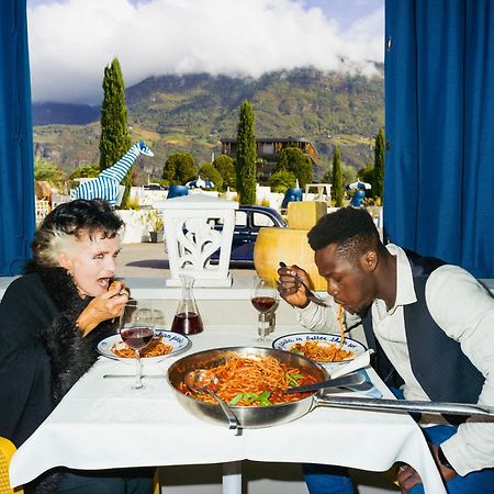 Schlosshof Charme Resort - Hotel & Camping Lana Esterno foto