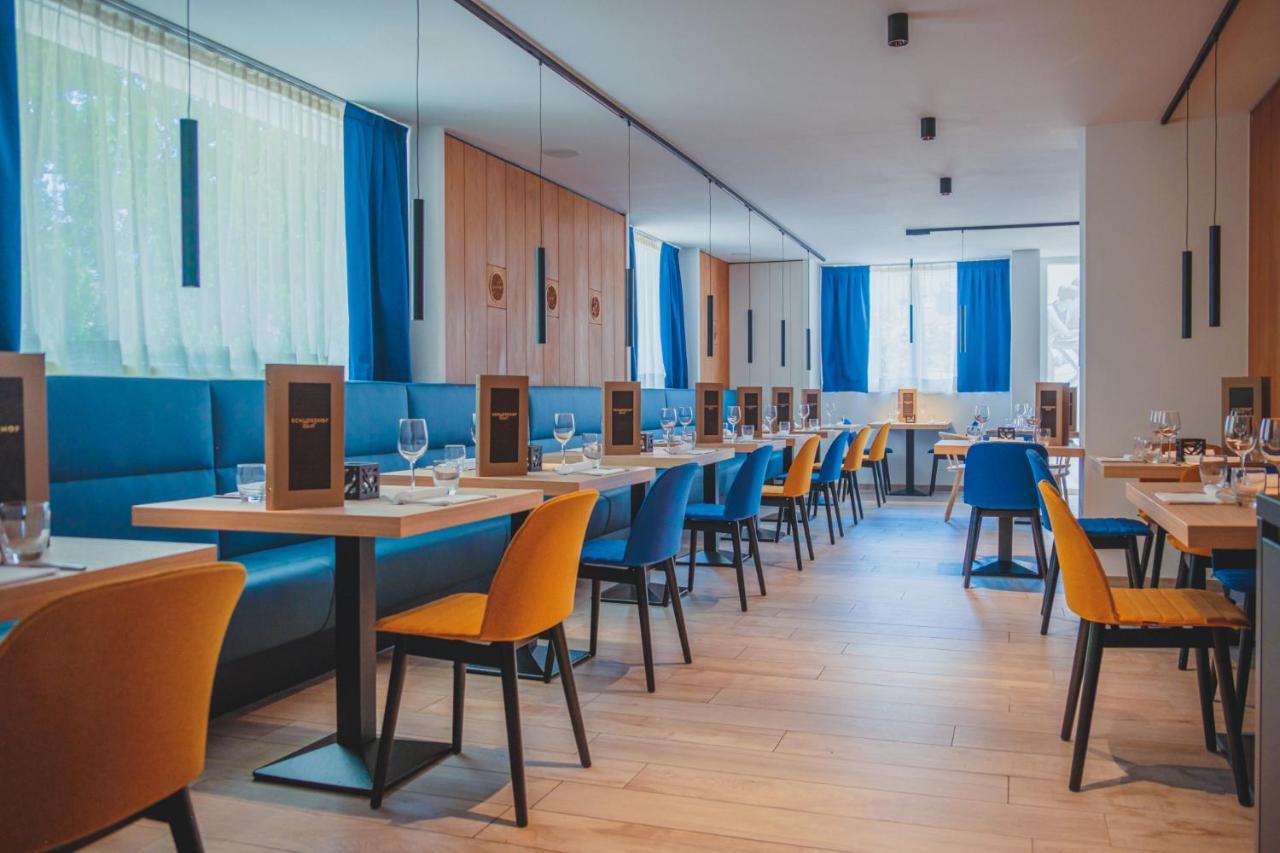 Schlosshof Charme Resort - Hotel & Camping Lana Esterno foto
