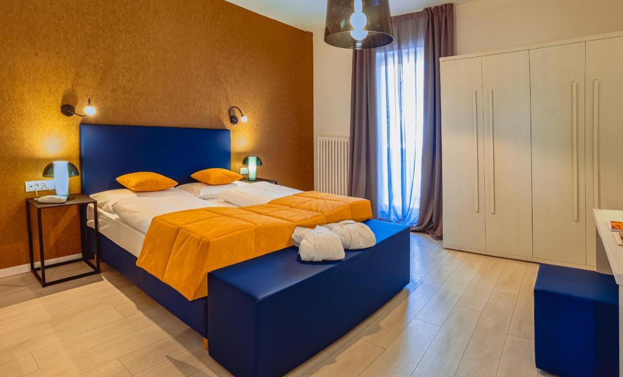 Schlosshof Charme Resort - Hotel & Camping Lana Esterno foto