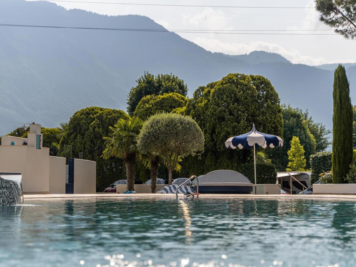 Schlosshof Charme Resort - Hotel & Camping Lana Esterno foto