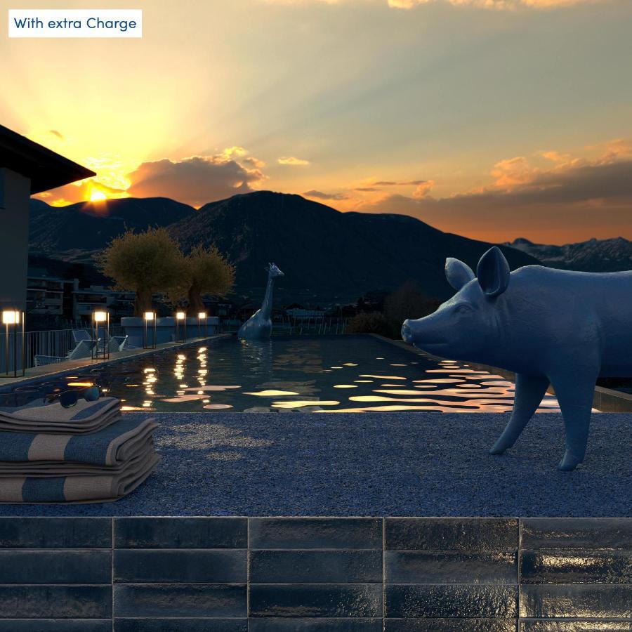 Schlosshof Charme Resort - Hotel & Camping Lana Esterno foto