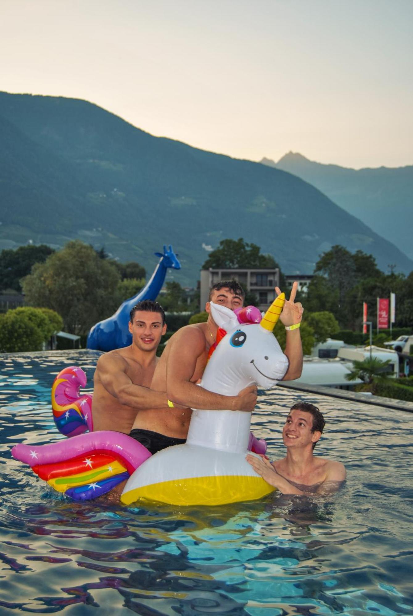 Schlosshof Charme Resort - Hotel & Camping Lana Esterno foto