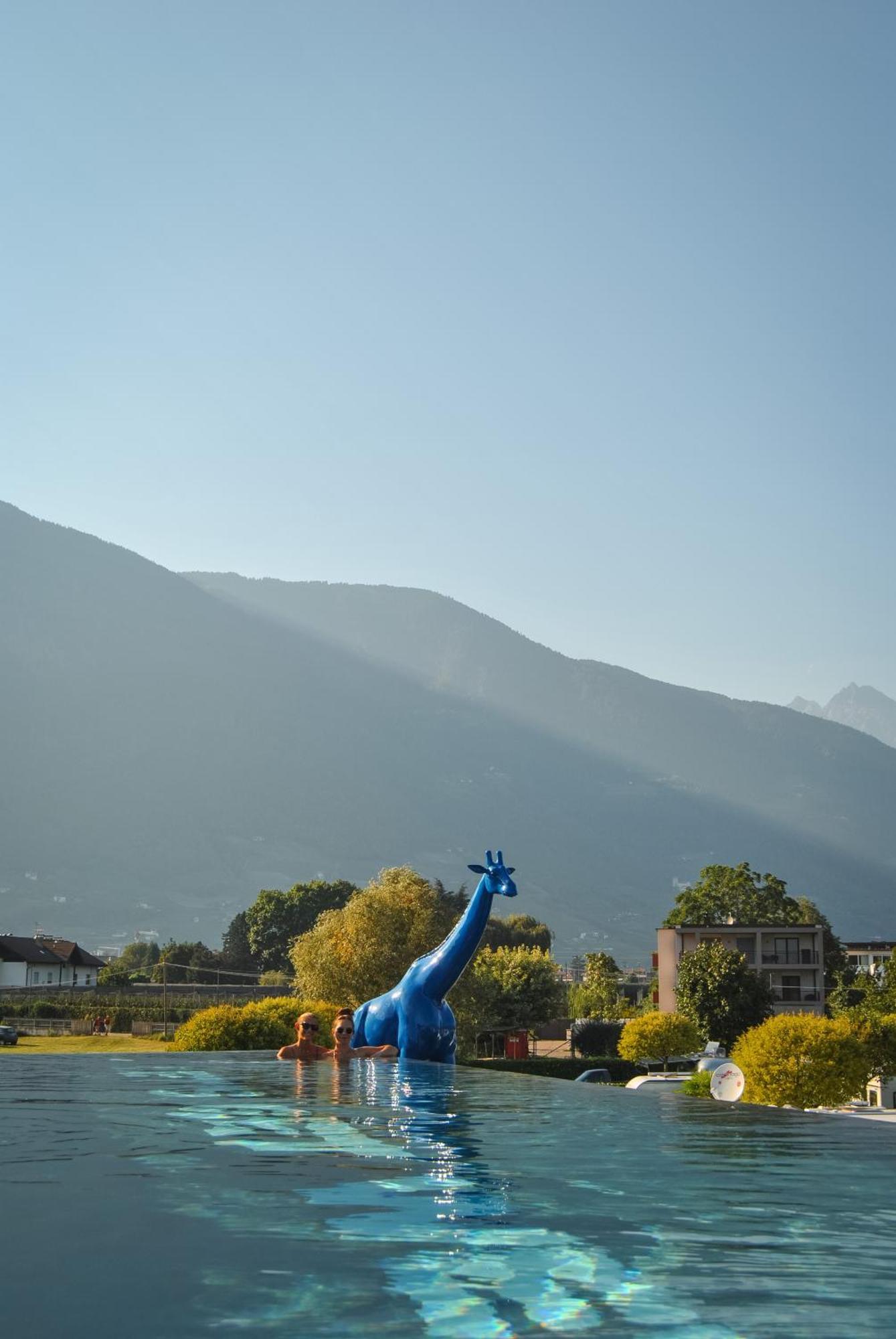 Schlosshof Charme Resort - Hotel & Camping Lana Esterno foto