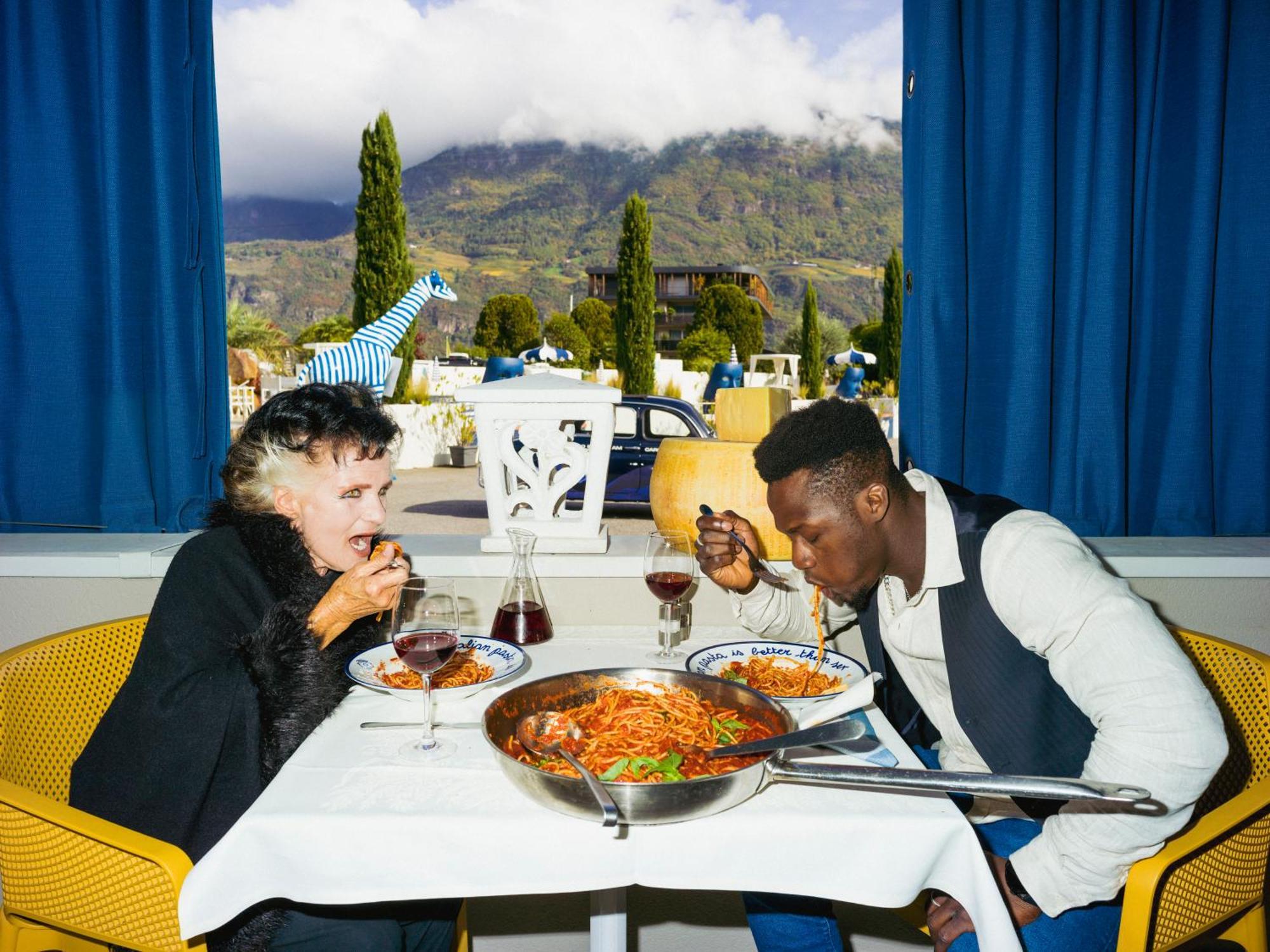 Schlosshof Charme Resort - Hotel & Camping Lana Esterno foto