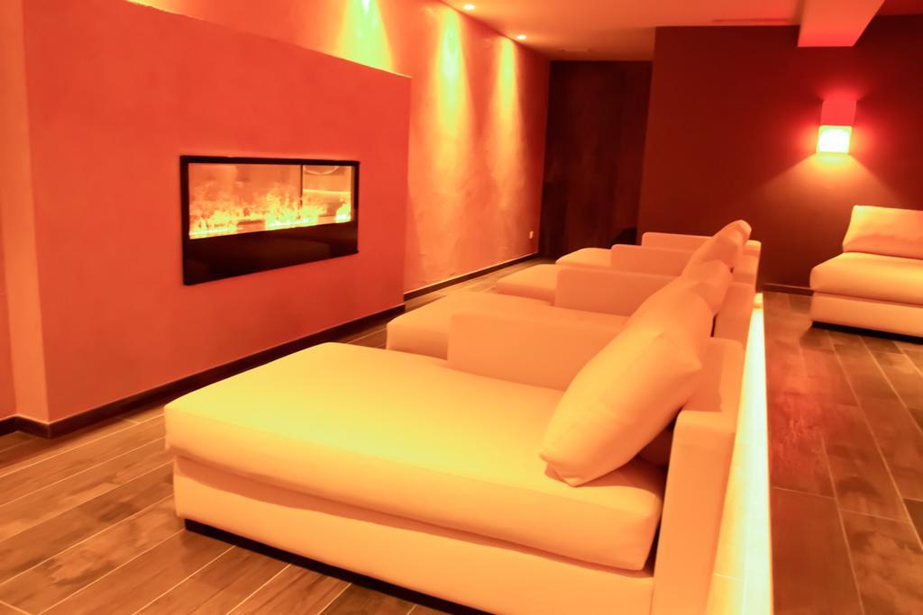 Schlosshof Charme Resort - Hotel & Camping Lana Esterno foto
