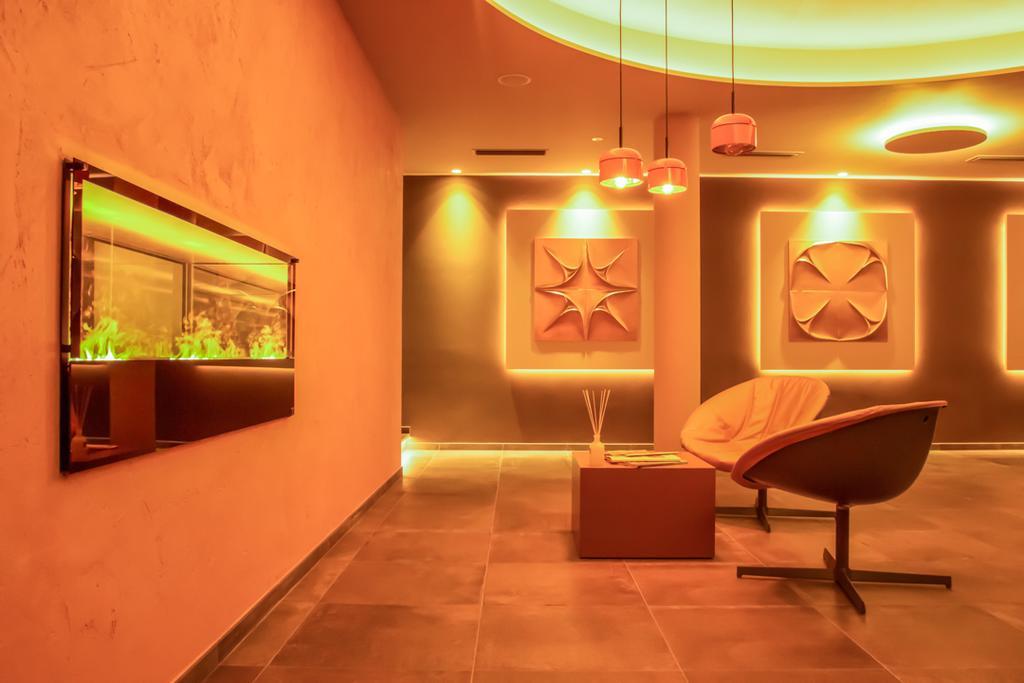 Schlosshof Charme Resort - Hotel & Camping Lana Esterno foto