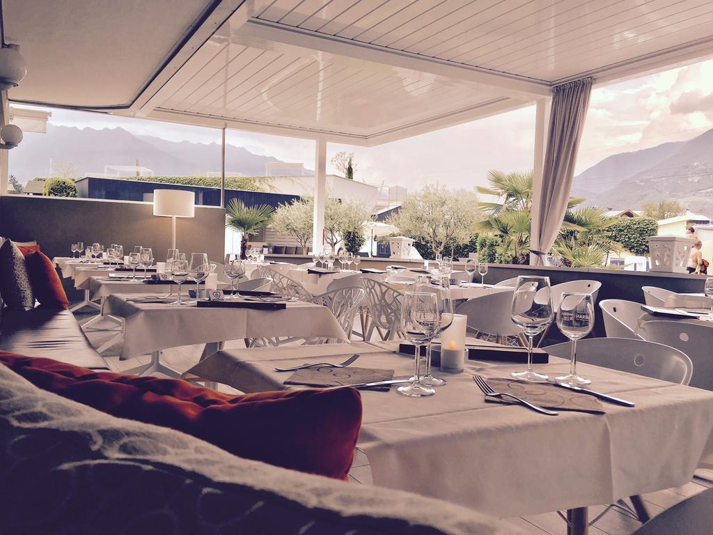 Schlosshof Charme Resort - Hotel & Camping Lana Esterno foto