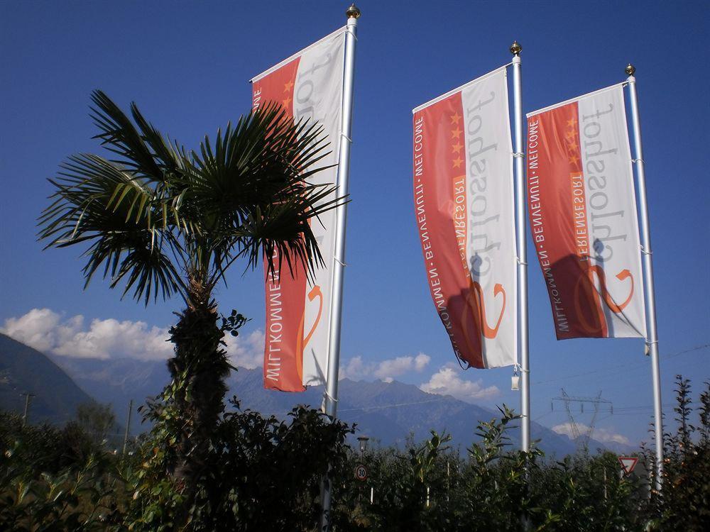 Schlosshof Charme Resort - Hotel & Camping Lana Esterno foto