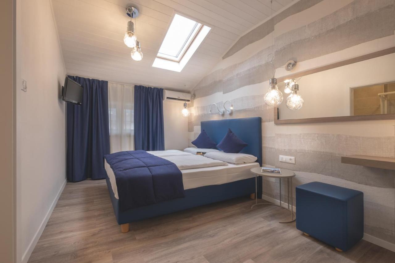 Schlosshof Charme Resort - Hotel & Camping Lana Esterno foto