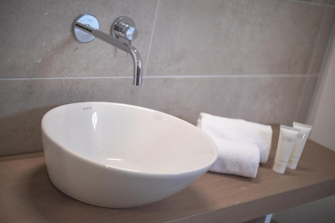 Schlosshof Charme Resort - Hotel & Camping Lana Esterno foto