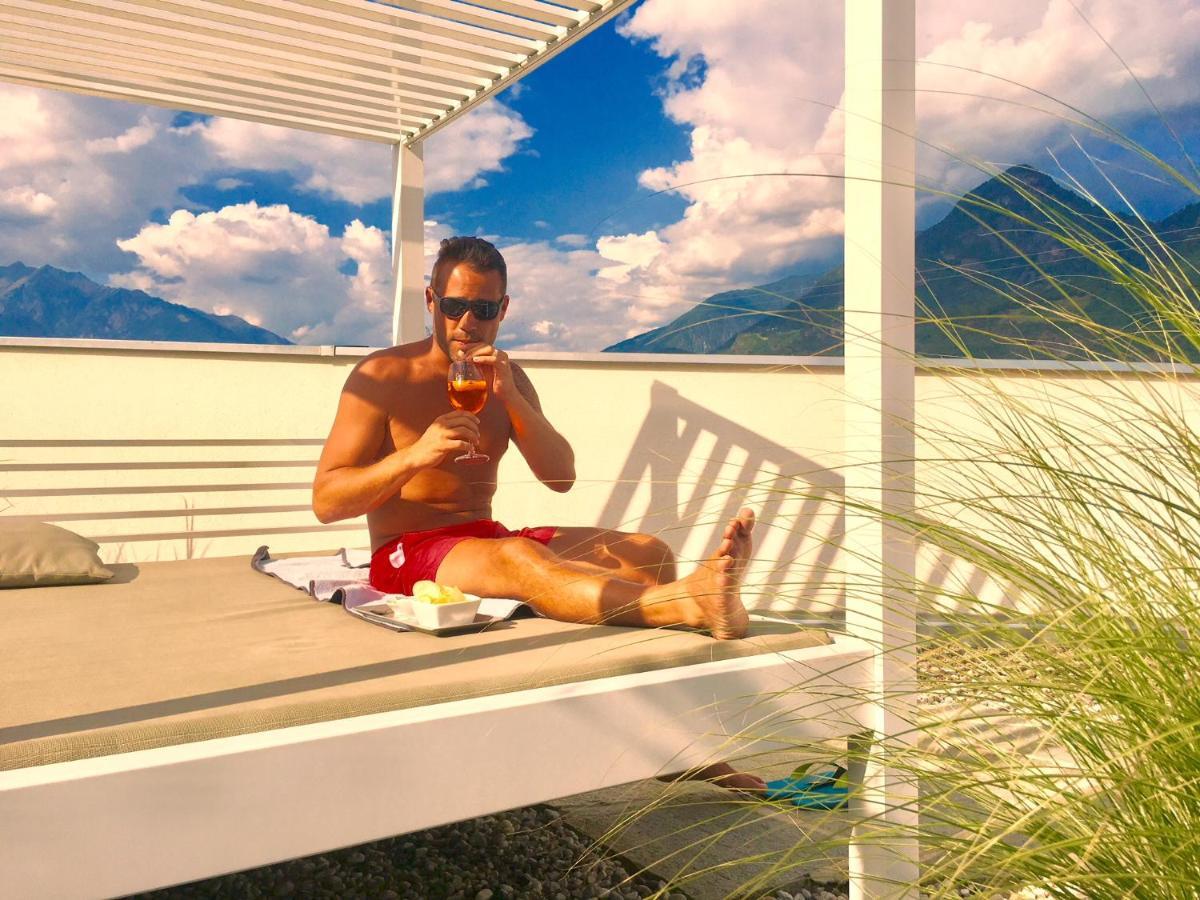 Schlosshof Charme Resort - Hotel & Camping Lana Esterno foto